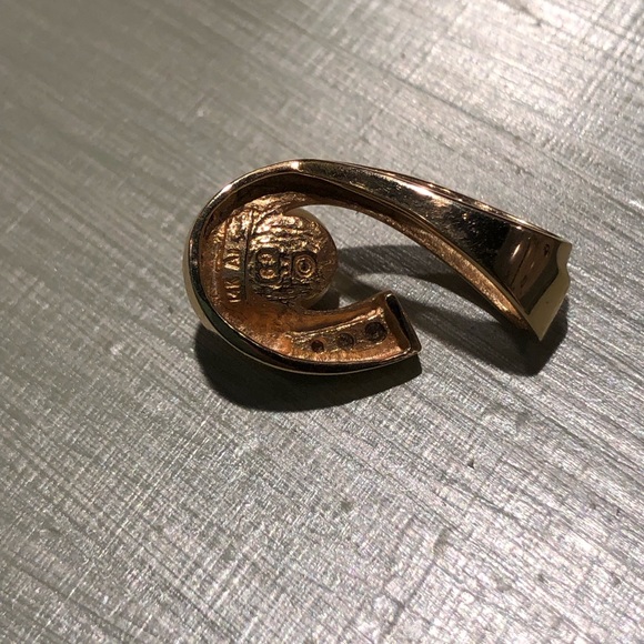 Beautiful gold, pearl, and diamond necklace pendant wearable on various chains. - Picture 7 of 9